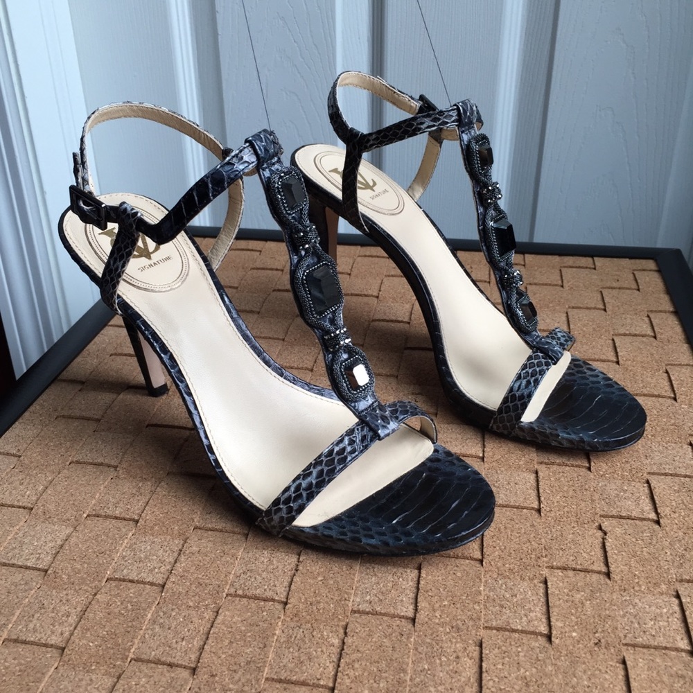 Vince Camuto Black  Snakeskin T-strap Dres…